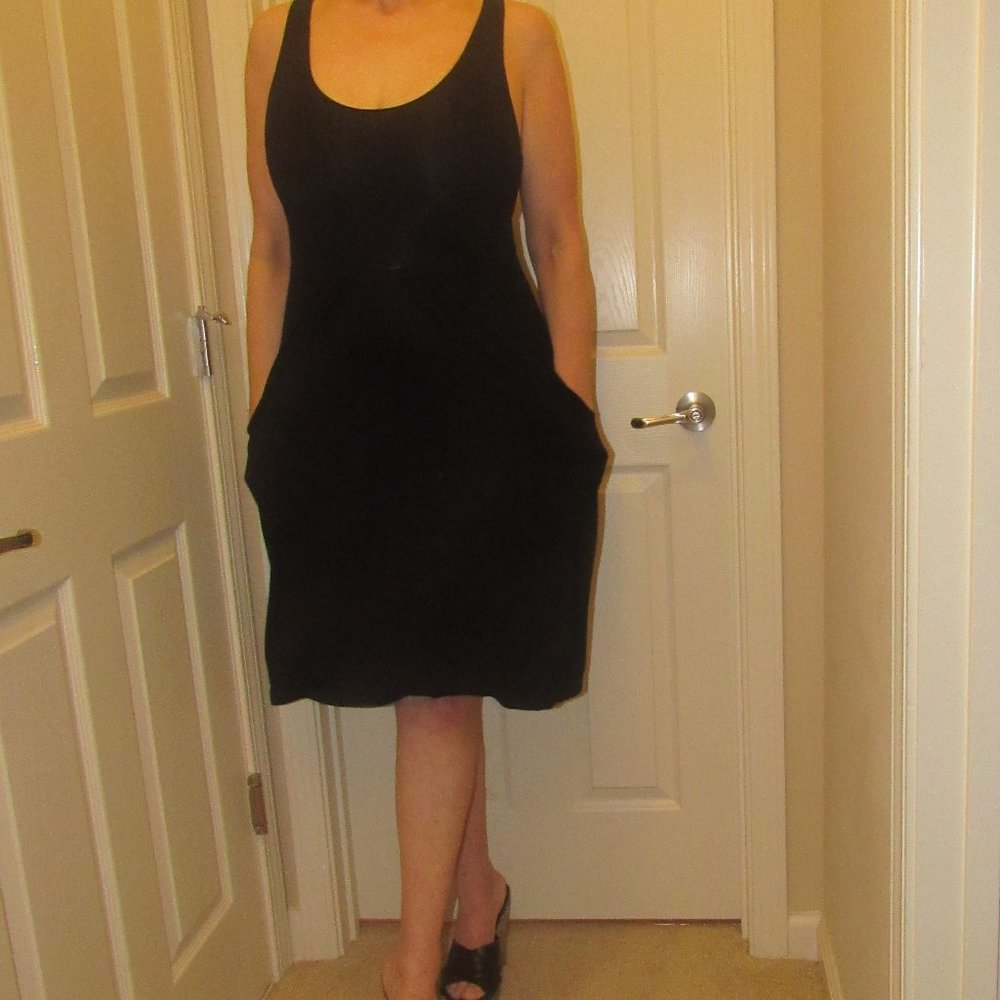 CYNTHIA ROWLEY-Casual Black Midi Flounce Dress w/ pockets Size MEDIUM
